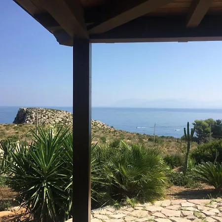 Cala Rossa * 卡斯泰拉马莱