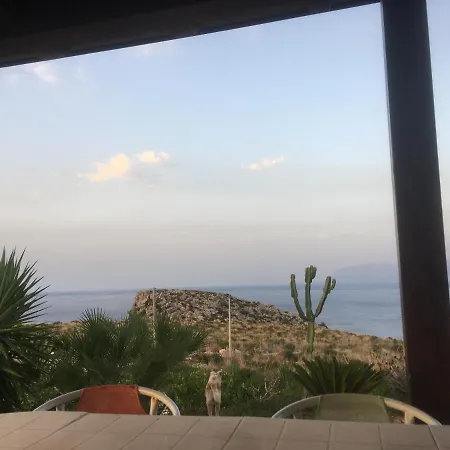Cala Rossa * 卡斯泰拉马莱