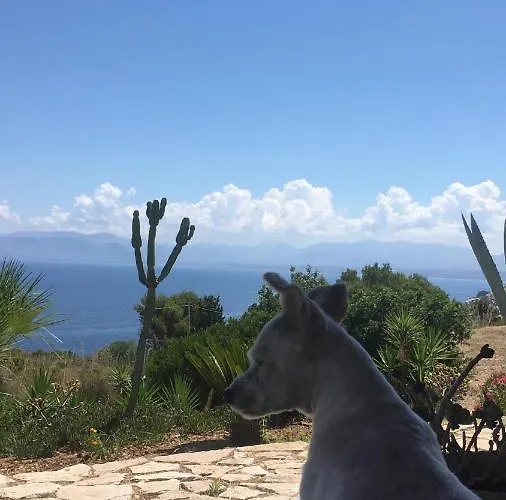 Cala Rossa 卡斯泰拉马莱