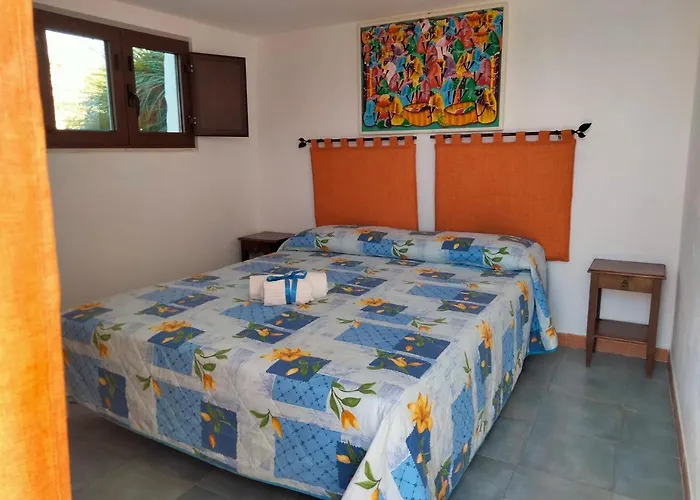 Cala Rossa 3* 卡斯泰拉马莱