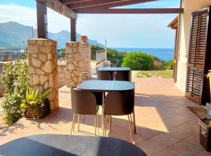 Cala Rossa 卡斯泰拉马莱