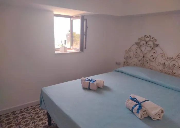 Cala Rossa 3* 卡斯泰拉马莱