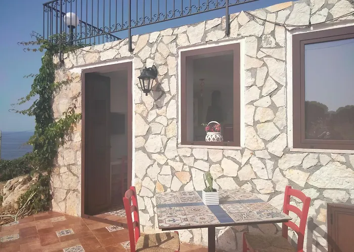 Cala Rossa 招待所 卡斯泰拉马莱